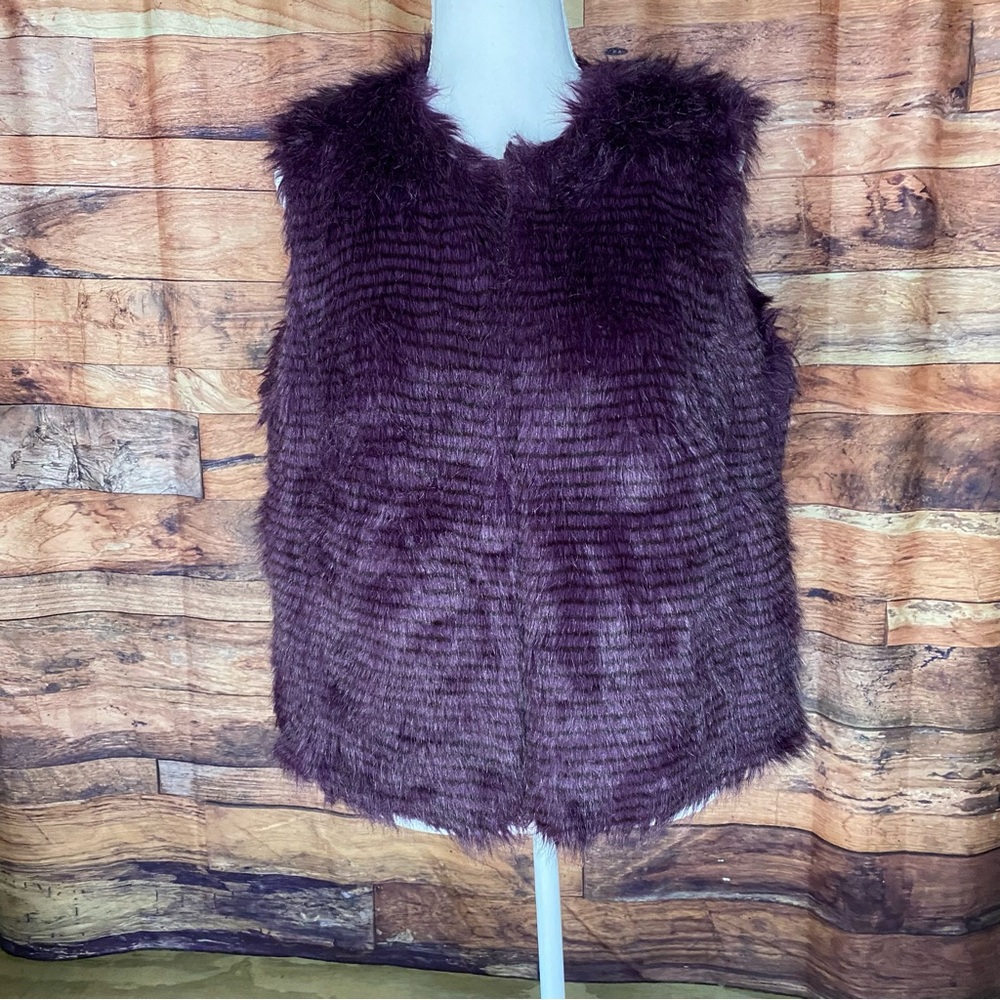 WD.NY Purple Faux Fur Nest